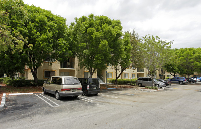 Garden Walk Apartments in Miami, FL - Building Photo - Building Photo