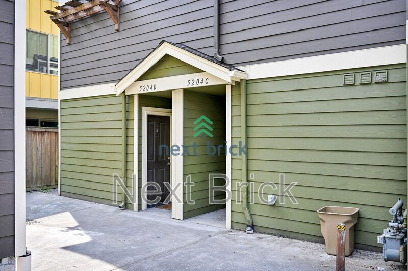 5204 Delridge Wy SW in Seattle, WA - Building Photo