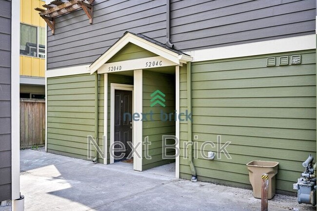 property at 5204 Delridge Wy SW