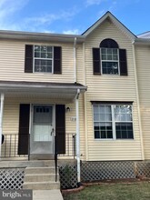 218 Meadows Ln NE in Leesburg, VA - Building Photo - Building Photo