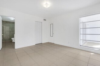 2970 NE 16th Ave, Unit 211 in Oakland Park, FL - Building Photo - Building Photo