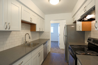 Grace Manor Apartments in Portland, OR - Building Photo - Interior Photo