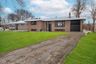 33 Lancer Dr in Vaughan, ON - Building Photo