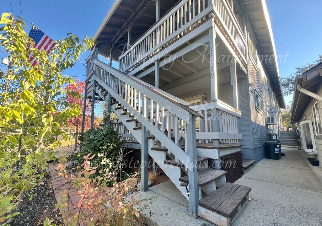 18769 Carter St-Unit -B in Tuolumne, CA - Foto de edificio