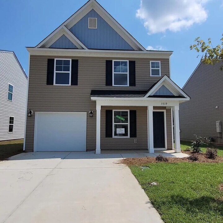 1719 Camazay Dr in Sumter, SC - Building Photo