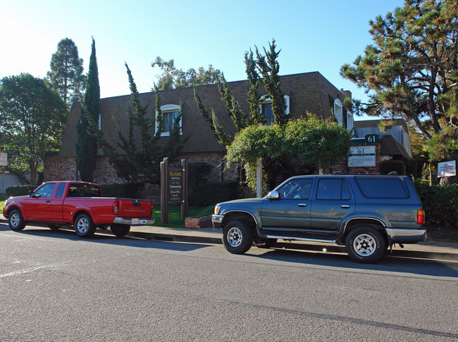 Camelot Apartments in San Rafael, CA - Building Photo - Building Photo