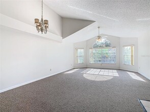 2721 N Poinciana Blvd in Kissimmee, FL - Building Photo - Building Photo