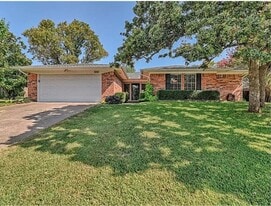 5921 Pleasant Hill Dr in Arlington, TX - Building Photo