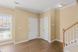215 Ashby Dr in Greenville, SC - Foto de edificio - Building Photo