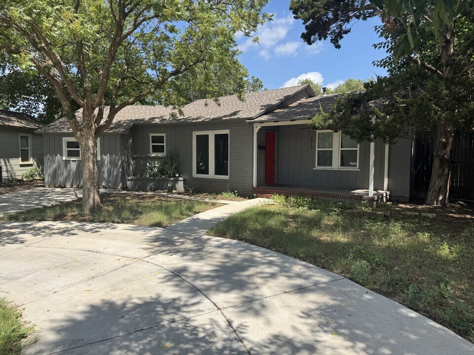 2810 27th St in Lubbock, TX - Building Photo