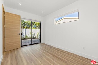 19535 Strathern St in Los Angeles, CA - Building Photo - Building Photo