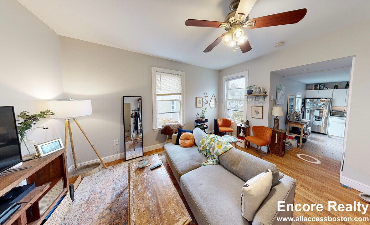 13 Pleasant St, Unit 2 in Cambridge, MA - Foto de edificio
