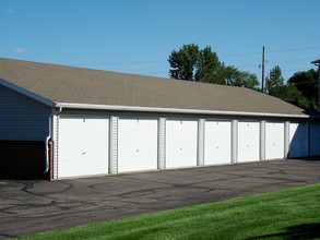 Point Saint Germain West in St. Cloud, MN - Foto de edificio - Building Photo