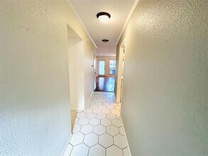 1101 Hollow Creek Dr in Austin, TX - Building Photo - Building Photo