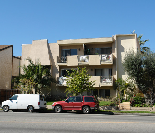 4943 Laurel Canyon Blvd in Valley Village, CA - Building Photo - Building Photo