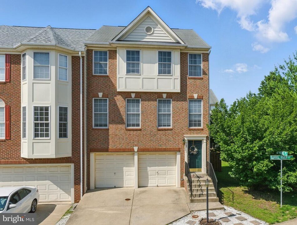 12000 Sorrel River Way in Manassas, VA - Foto de edificio