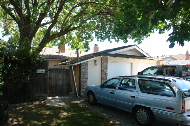 1036-1038 Nottingham Pl in San Jose, CA - Building Photo - Building Photo