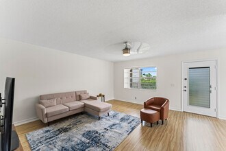 230 Normandy Ln in Delray Beach, FL - Building Photo - Building Photo