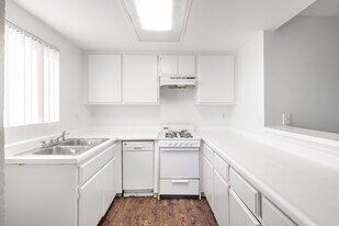 2315 Earl Ave. in Long Beach, CA - Building Photo