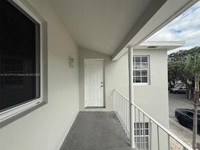 200 SW 19th Ave in Miami, FL - Building Photo - Building Photo