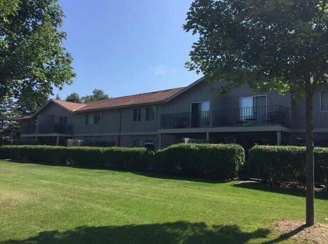 Mequon Parc Apartments in Mequon, WI - Building Photo