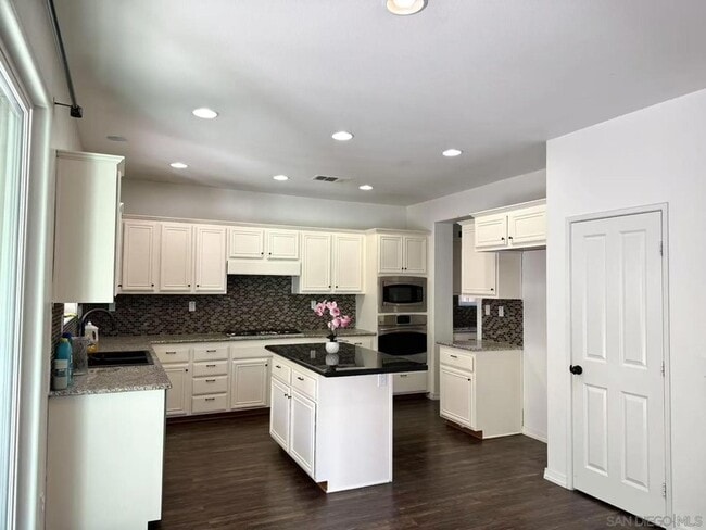 1078 Augusta Cir in Oceanside, CA - Foto de edificio - Building Photo