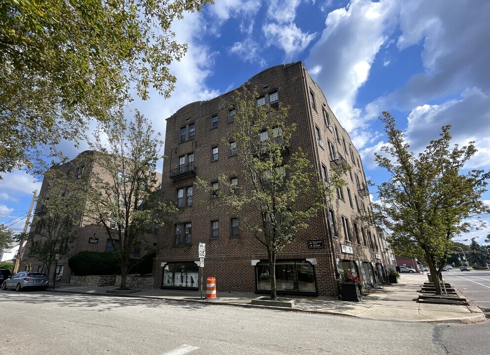 Victoria Arms Apartments in Havertown, PA - Building Photo