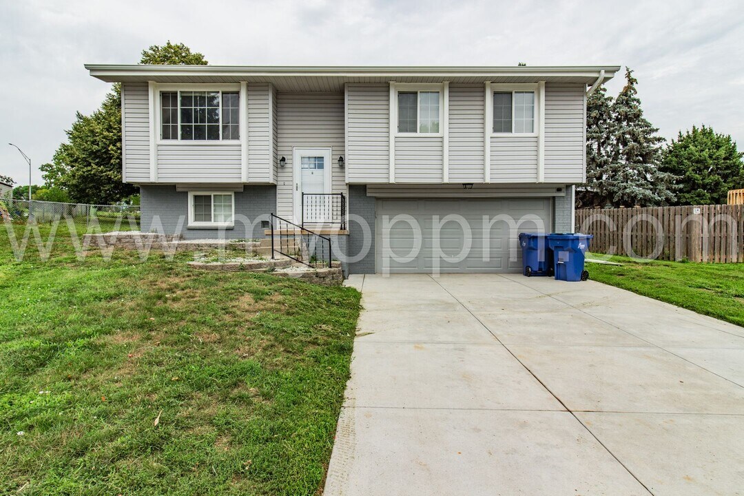 13616 Emiline Cir in Omaha, NE - Building Photo