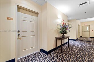 8395 SW 73rd Ave in Miami, FL - Building Photo - Building Photo