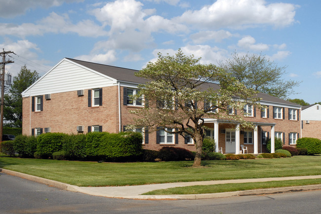 Londonderry Apartments in Palmyra, PA - Building Photo - Building Photo