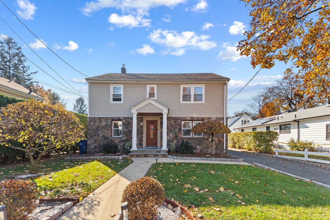 133 Cedar Ave in Hackensack, NJ - Building Photo