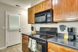 1208 Vistiana Dr in North Charleston, SC - Building Photo - Building Photo