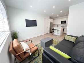 1409 Meridian Ave-Unit -10 in Miami Beach, FL - Building Photo - Building Photo
