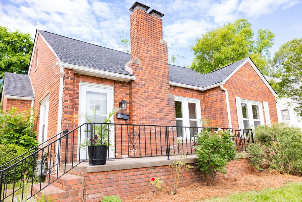 410 W Willowbrook Dr in Burlington, NC - Foto de edificio