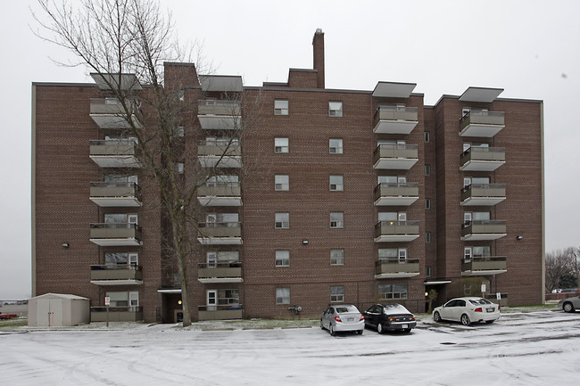 1145 Forestwood Dr in Mississauga, ON - Building Photo - Primary Photo