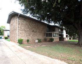 The Embassy Apartments in Shreveport, LA - Building Photo - Building Photo