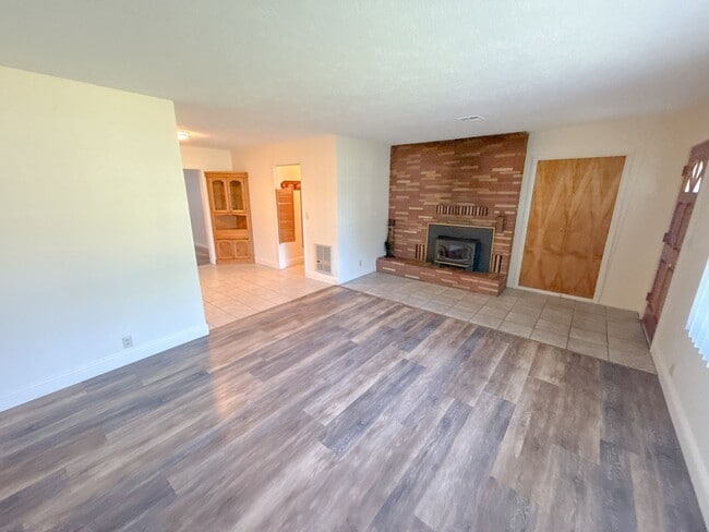 property at 5462 Villa Dr