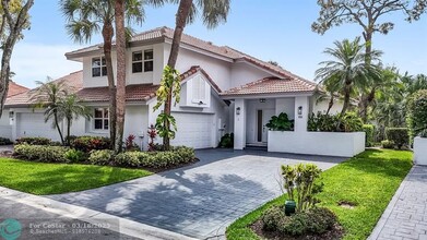 2044 NW 52nd St in Boca Raton, FL - Foto de edificio - Building Photo