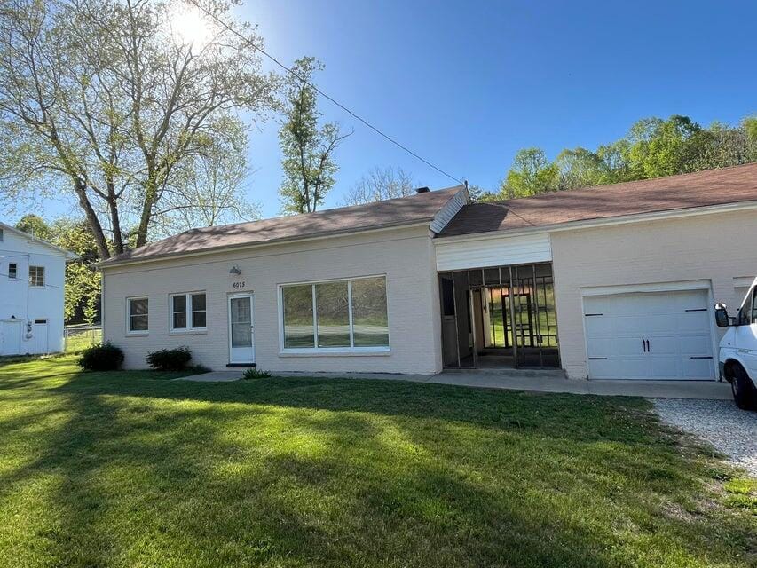 6075 Lee Hwy in Troutville, VA - Building Photo