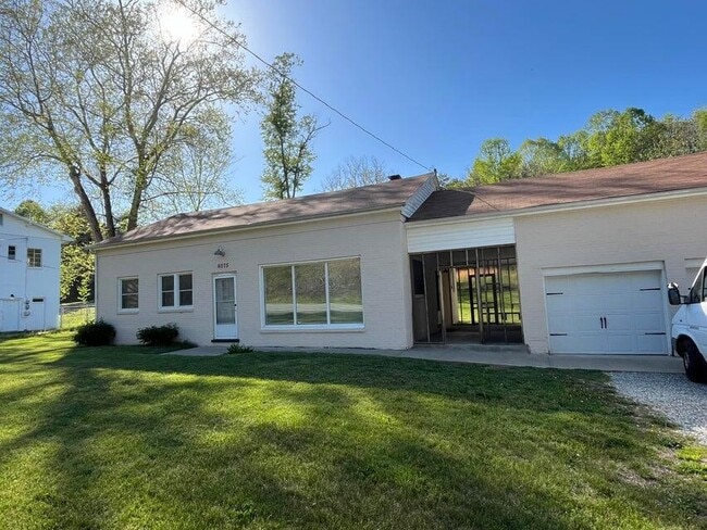 property at 6075 Lee Hwy