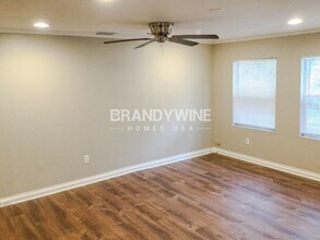 828 E 145th Ave in Tampa, FL - Foto de edificio - Building Photo