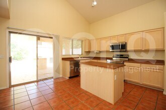 7460 W Lone Cactus Dr in Glendale, AZ - Building Photo - Building Photo