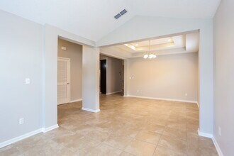 15809 Canoe Creek Dr in Jacksonville, FL - Foto de edificio - Building Photo