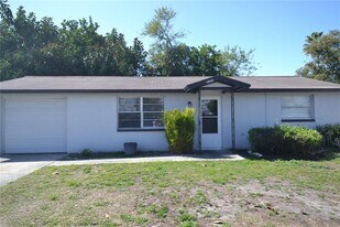 2143 Chatlin Rd in Holiday, FL - Building Photo