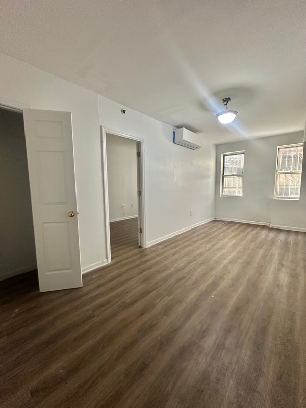 792 Sterling Pl