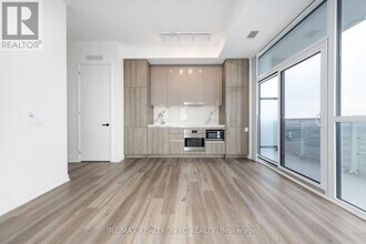 225-4225 Commerce St in Vaughan, ON - Building Photo - Building Photo