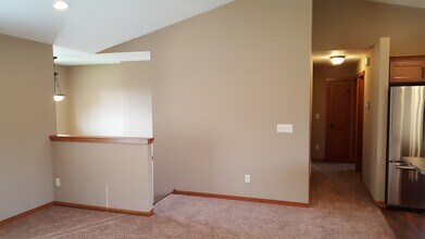 3984 Stone Point Dr NE in Rochester, MN - Building Photo - Building Photo