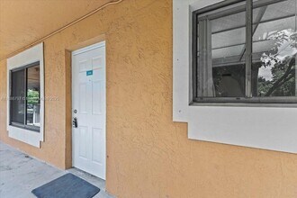 6900 SW 39th St in Davie, FL - Foto de edificio - Building Photo
