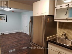 119 Agnes St in Oshawa, ON - Building Photo - Building Photo