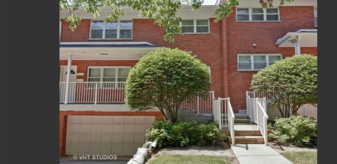 169 E Palatine Rd in Palatine, IL - Building Photo